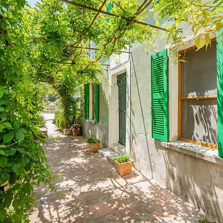 La Bastide Des Saveurs Bed & Breakfast
